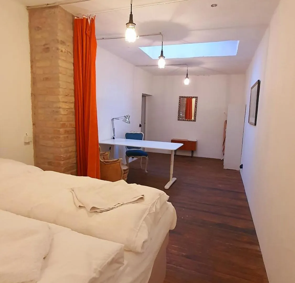 Helles Zimmer Im Loft City Airport City Airport Mannheim Privatunterkunft